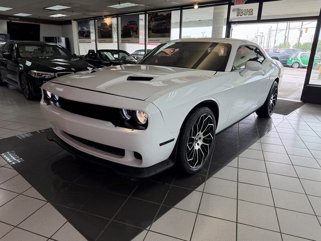 2016 Dodge Challenger SXT RWD photo