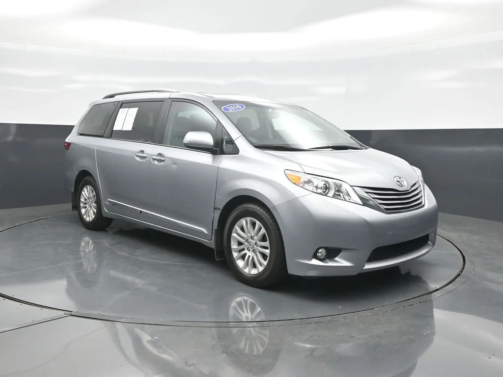 2016 Toyota Sienna XLE FWD photo