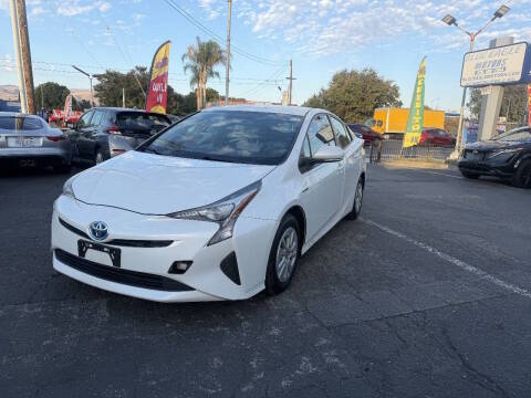 2016 Toyota Prius Two FWD photo