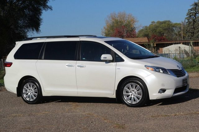 2016 Toyota Sienna Ltd Premium AWD photo