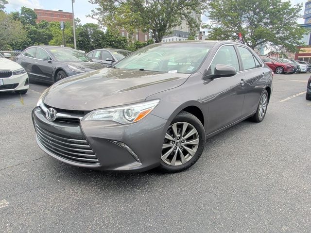 2016 Toyota Camry XLE FWD photo