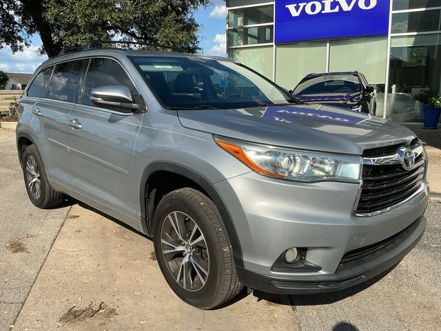2016 Toyota Highlander XLE FWD photo