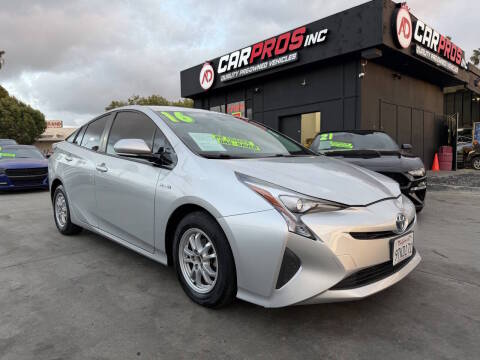 2016 Toyota Prius Three FWD photo
