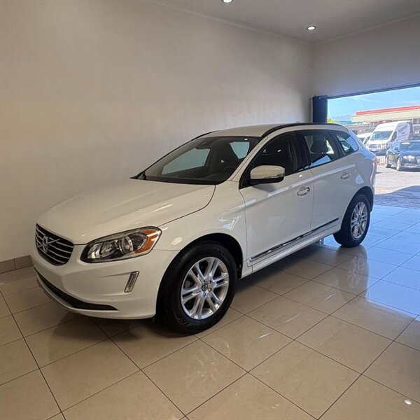 2016 Volvo XC60 T5 Drive-E FWD photo