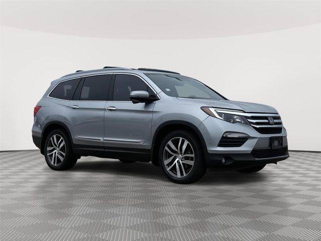 2016 Honda Pilot Touring FWD photo