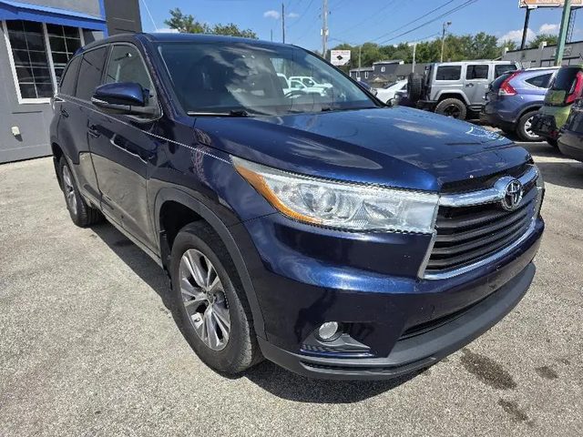 2016 Toyota Highlander LE AWD photo