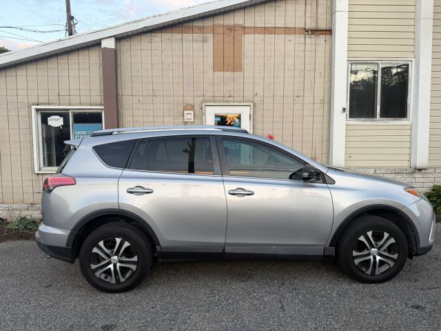 2016 Toyota RAV4 LE FWD photo