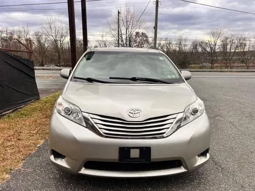 2015 Toyota Sienna LE FWD photo