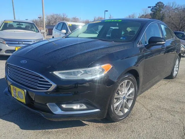 2017 Ford Fusion SE FWD photo