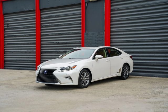 2016 Lexus ES Hybrid FWD photo