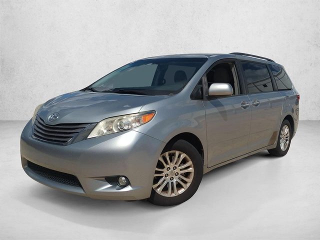 2016 Toyota Sienna XLE FWD photo