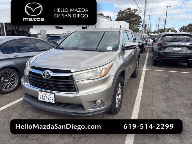 2016 Toyota Highlander LE Plus FWD photo
