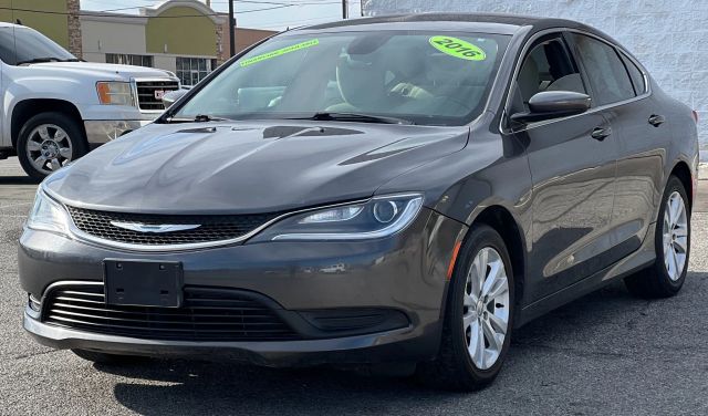 2016 Chrysler 200 Touring FWD photo