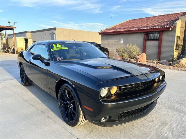 2016 Dodge Challenger SXT RWD photo