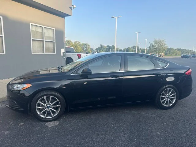 2017 Ford Fusion SE FWD photo