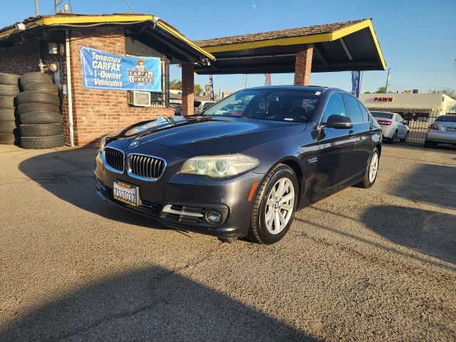 2016 BMW 5 Series 528i RWD photo