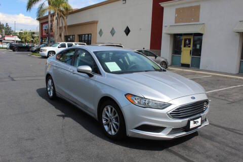2017 Ford Fusion SE FWD photo