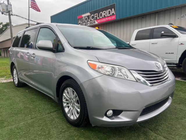 2016 Toyota Sienna XLE FWD photo
