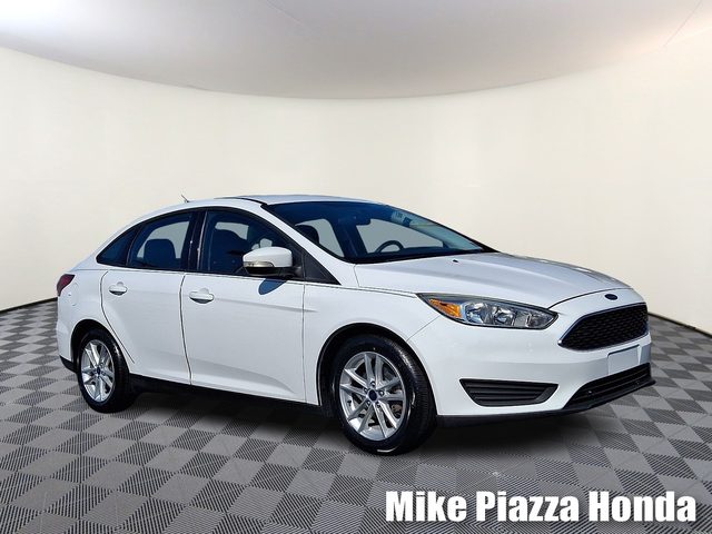 2016 Ford Focus SE FWD photo