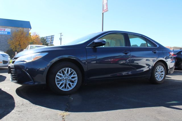 2017 Toyota Camry SE FWD photo