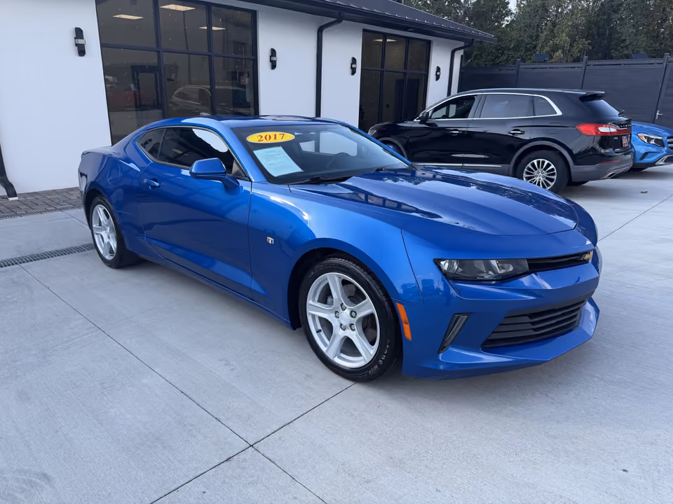 2017 Chevrolet Camaro 1LT RWD photo
