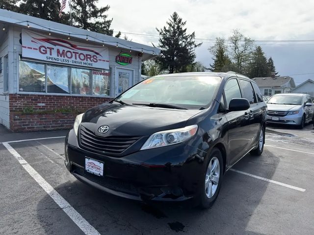 2016 Toyota Sienna LE FWD photo