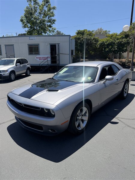 2016 Dodge Challenger SXT RWD photo