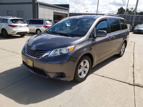 2016 Toyota Sienna LE FWD photo
