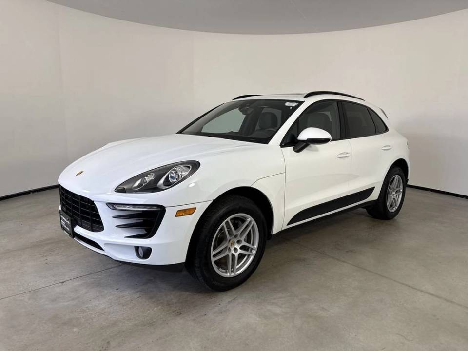 2017 Porsche Macan AWD photo