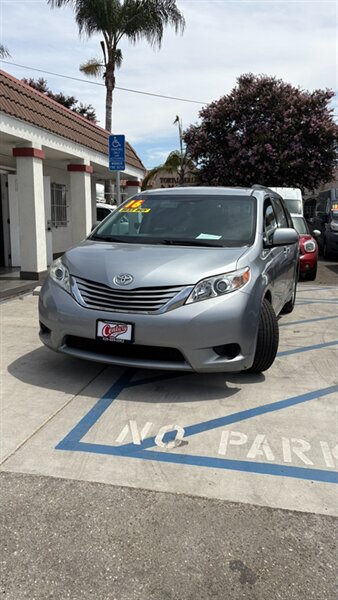 2016 Toyota Sienna LE FWD photo