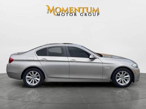2016 BMW 5 Series 528i RWD photo