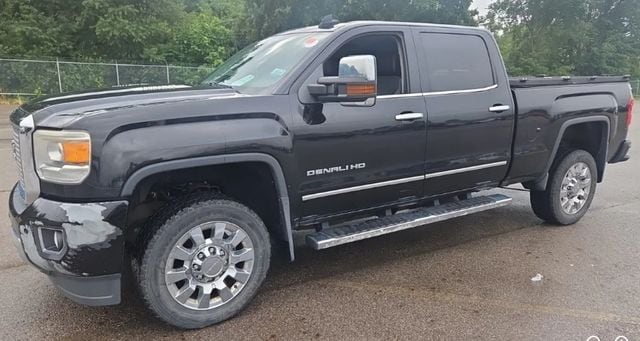 2016 GMC Sierra 2500HD Denali 4WD photo