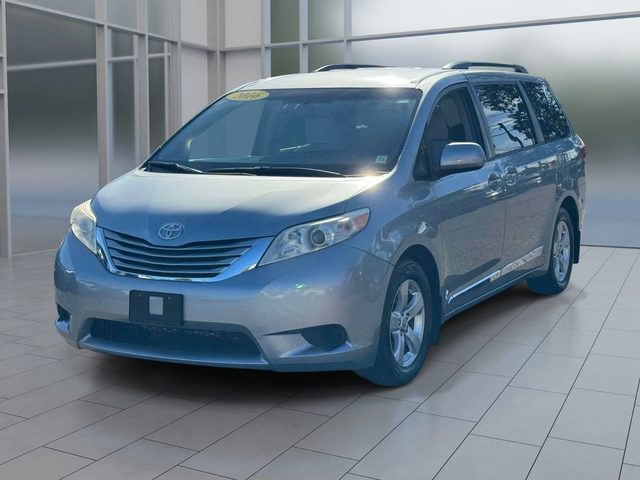 2016 Toyota Sienna LE FWD photo