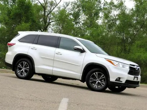 2016 Toyota Highlander XLE AWD photo