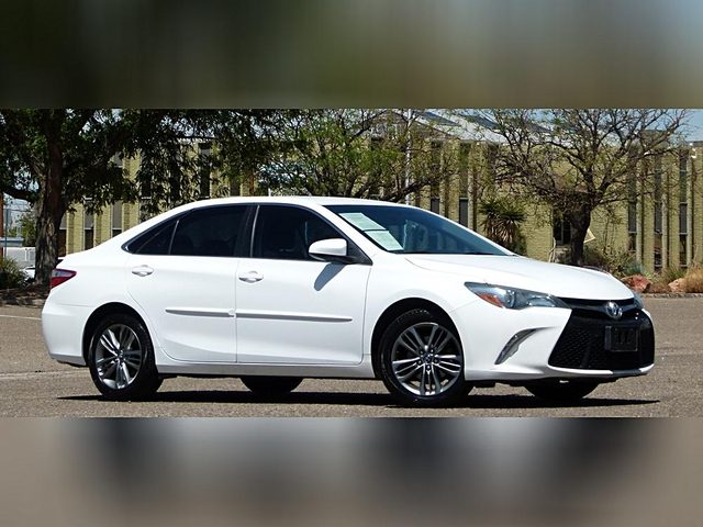 2017 Toyota Camry SE FWD photo