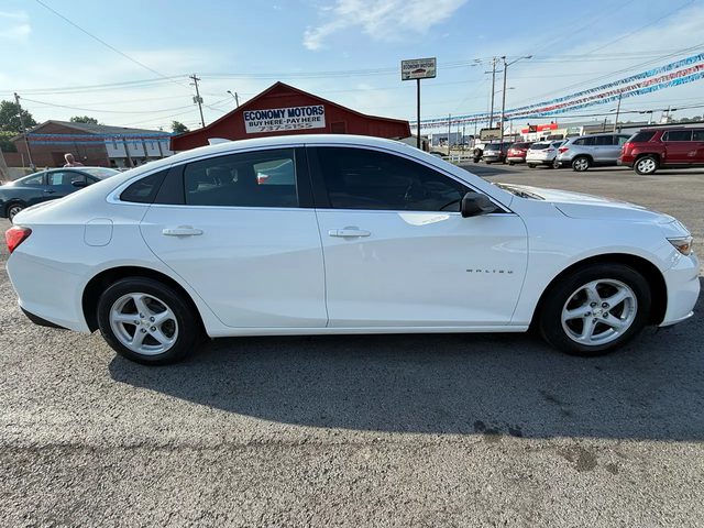 2016 Chevrolet Malibu LS FWD photo