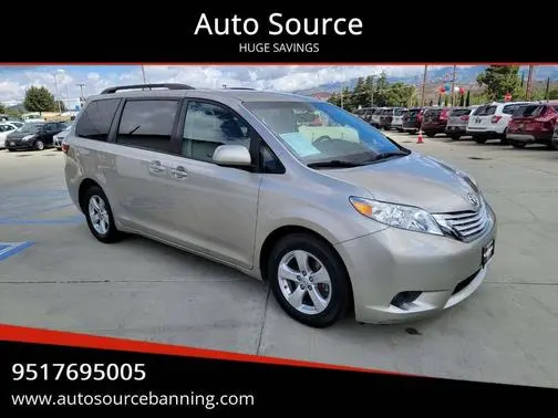 2015 Toyota Sienna LE FWD photo
