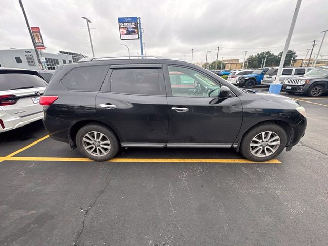 2016 Nissan Pathfinder SV 4WD photo