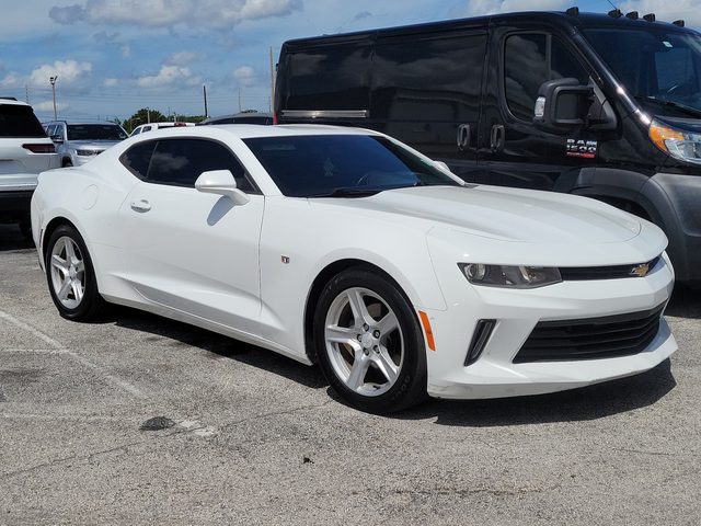 2017 Chevrolet Camaro 1LT RWD photo