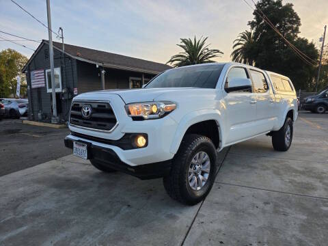 2017 Toyota Tacoma SR5 4WD photo