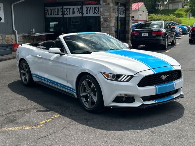 2017 Ford Mustang V6 RWD photo