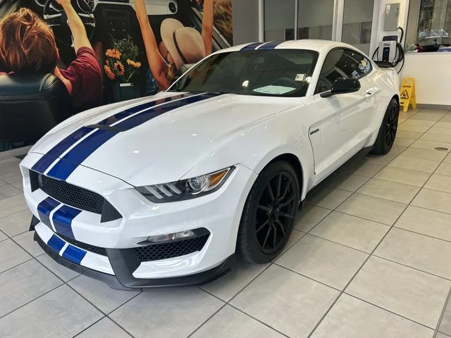 2017 Ford Mustang Shelby GT350 RWD photo