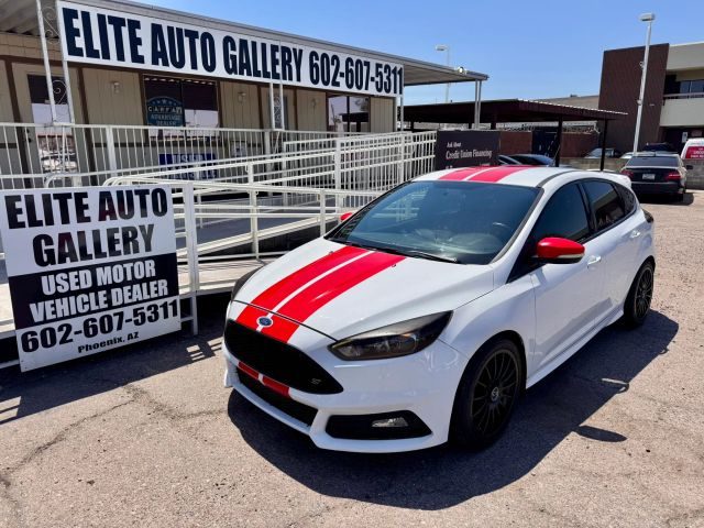 2016 Ford Focus ST FWD photo