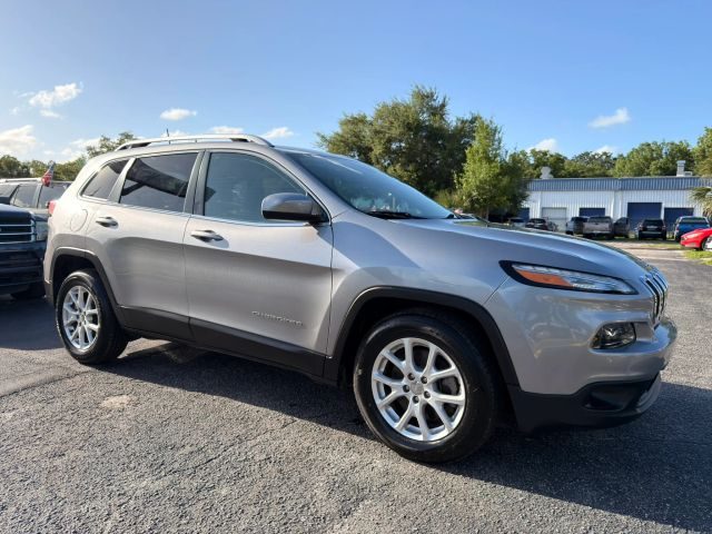 2017 Jeep Cherokee Latitude FWD photo