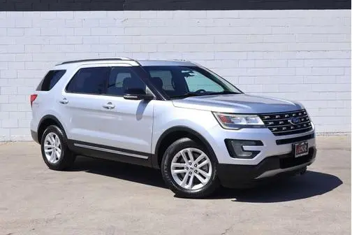 2017 Ford Explorer XLT FWD photo