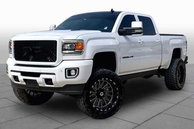 2016 GMC Sierra 2500HD Denali 4WD photo
