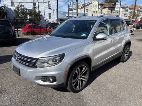 2017 Volkswagen Tiguan SEL AWD photo