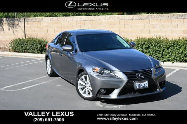 2016 Lexus IS RWD photo