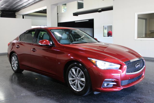 2015 Infiniti Q50 RWD photo
