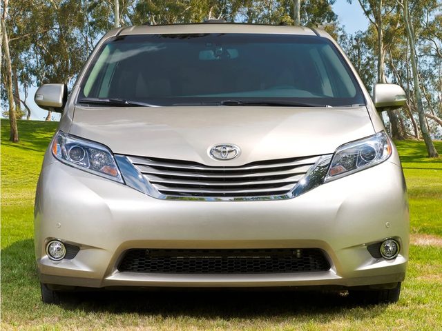 2017 Toyota Sienna Limited Premium AWD photo